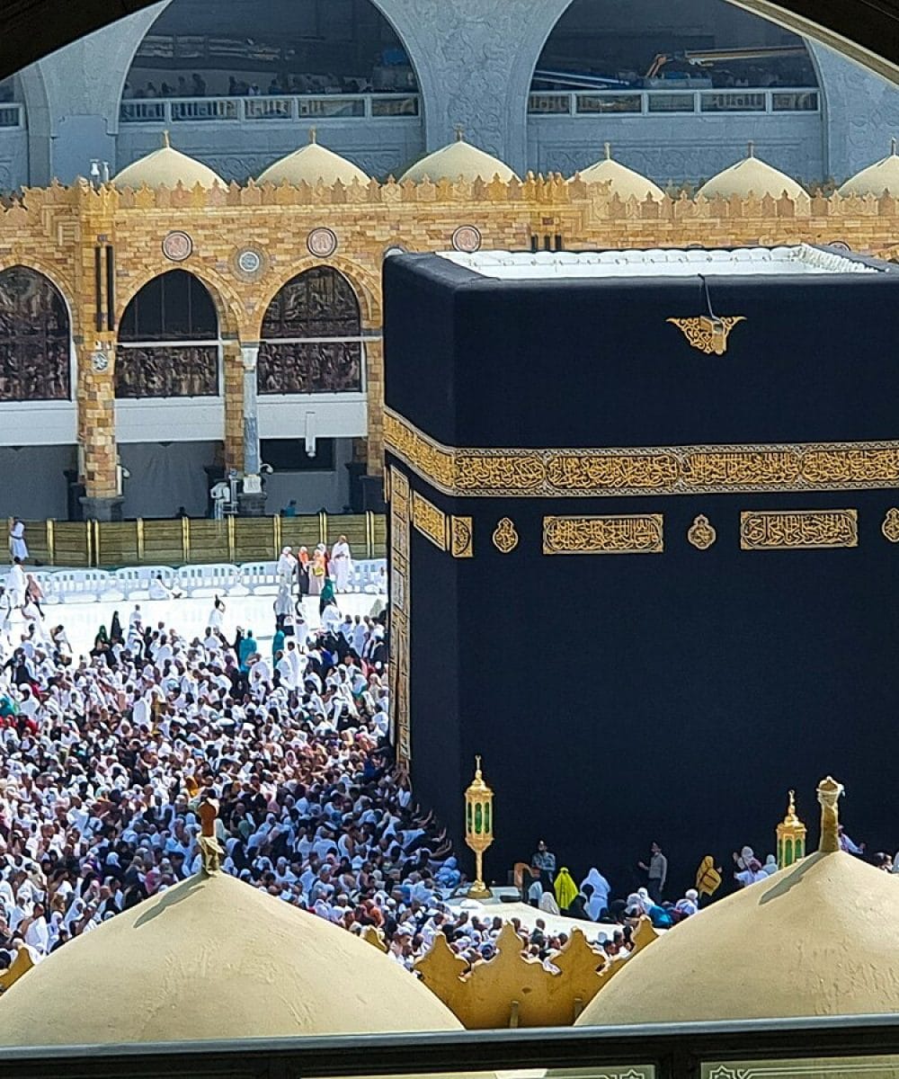 The_Kabah_in_the_Grand_Mosque_of_Makkah_from_the_second_floor,_Saudi_Arabia_(8)_(52501956308)
